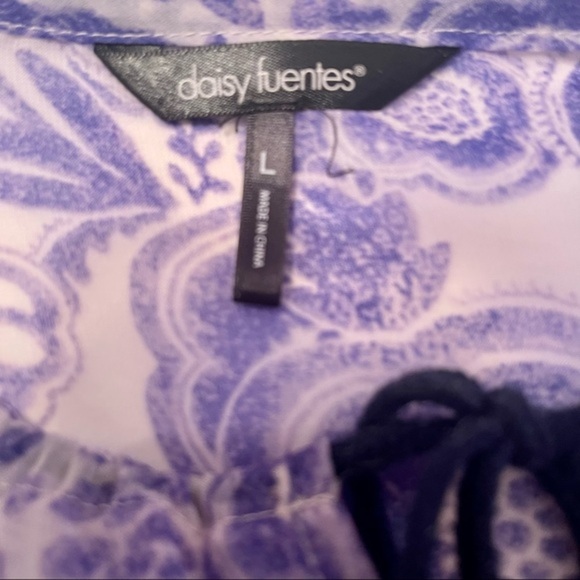 Daisy Fuentes Top Purple and White Size Large - Picture 5 of 6